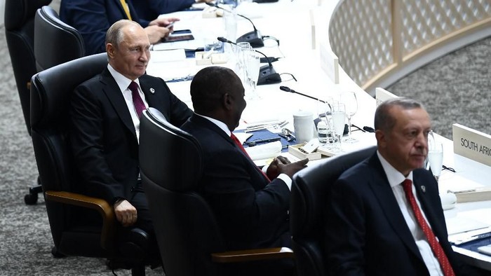 Putin Bawa Mug Sendiri Saat Jamuan Makan KTT G20, Ini Alasannya