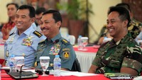 Kepala Staf AD Jenderal Andika Perkasa, Kepala Staf AL Laksamana TNI Siwi Sukma Adji, dan Kepala Staf AU Marsekal TNI Yuyu Sutisna hadir dalam Round Table Discussiun (RTD) yang digelar oleh Lembaga Pengkajian MPR RI di Gedung Nusantara IV, Kompleks Parlemen, Senayan, Jakarta, Selasa (2/7/2019).