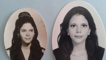 Aku dan ibu di usia yang sama namun di abad yang berbeda. (Foto: Brightside)