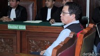 Sidang tuntutan yang rencananya digelar hari ini ditunda karena jaksa penuntut umum (JPU) menyatakan belum menyelesaikan berkas tuntutannya.