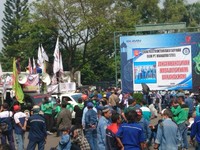Orang Terkaya Jepang Suntik Grab Rp 28 T, Awas Gelombang PHK