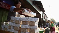 Selain bahan makanan, kata Suhariyanto, kenaikan upah jasa asisten rumah tangga hingga harga perhiasan juga menjadi pendorong inflasi lainnya.