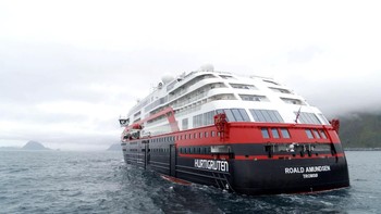 Ia adalah kapal pertama di dunia yang mengandalkan tenaga baterai hybrid. Foto: Reuters
