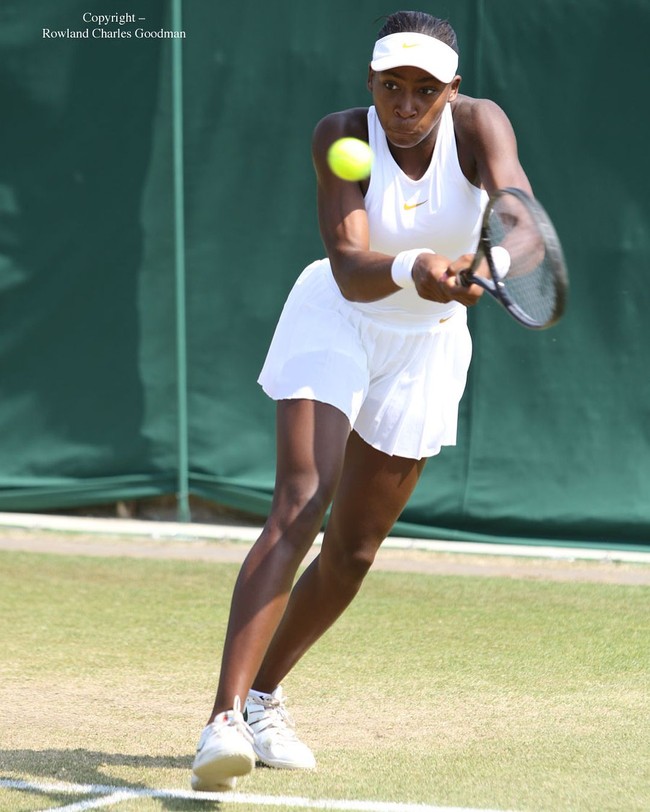 ebelum mengalahkan Venus Williams, remaja tersebut sering menonton pertandingan Venus bahkan mendapat tanda tangan dari wanita 39 tahun itu. Selain Venus, tentunya Coco juga mengidolakan Serena Williams. Foto: Instagram @cocogauff