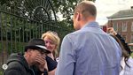 Warga Rayakan Ultah Putri Diana, Pangeran William Salami Mereka