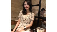 Sepertinya wanita yang dipersunting Onad pada 29 Januari 2019 ini hobi ngopi ya? Kali ini ia tertangkap sedang mampir di coffee shop. Foto: Instagram bebyleonardo