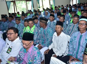 1.734 Calhaj asal Lamongan Manasik Massal, 5 Orang Gagal Berangkat