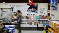 Sejumlah komunitas pesisir di Jepang telah berburu paus selama berabad-abad, namun konsumsi paus sendiri baru menyebarluas setelah Perang Dunia Kedua ketika terjadi kelangkaan makanan. Issei Kato/Reuters.