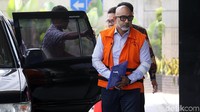 Tjokro, Muskitta dan Wisnu Kuncoro ditangkap KPK dalam operasi tangkap tangan beberapa waktu lampau.