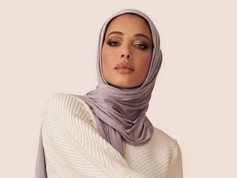 10 Warna  Hijab yang  Bikin  Wajah  Lebih Cerah 