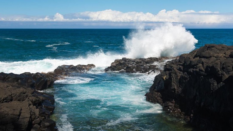 Queens Bath di Hawaii (iStock) Queens Bath di Hawaii (iStock)