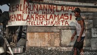 Nelayan kerang hijau di Muara Angke menolak reklamasi teluk Jakarta. 