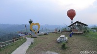 Ada beberapa wahana di Palalangon Park, di antaranya Dermaga Palalangon, Bukit Selfie Palalangon, Kolam Renang Palalangon, Bombom Car Palalangon, Gazebo Palalangon dan juga Taman Palalangon. (Wisma Putra/detikcom)