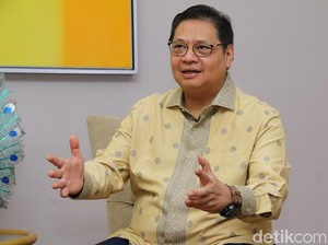 Golkar Salurkan Bantuan 10 Ribu APD-6 Ribu Masker Perangi Corona