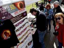 Hebohnya Persiapan Menyambut Gerhana Matahari Total