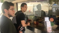 Sebelum bayar, pilih dulu jam yang tersedia. Saat itu, detikTravel memilih pukul 18.00 waktu setempat. Ingat! Jangan telat. (Angga Aliya/detikcom)