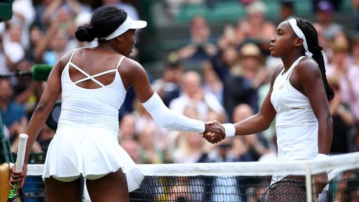Venus Williams dikalahkan petenis 15 tahun, Cori Gauff, di babak pertama Wimbledon 2019 (Foto: Clive Brunskill/Getty Images) Venus Williams dikalahkan petenis 15 tahun, Cori Gauff, di babak pertama Wimbledon 2019 (Foto: Clive Brunskill/Getty Images)