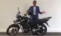 Ridwan Kamil saat bersama motor listriknya