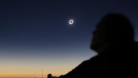 GMT diketahui terjadi saat posisi Matahari, Bulan dan Bumi ada pada garis lurus. Rodrigo Garrido/Reuters.