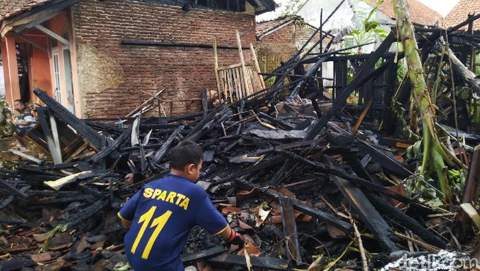 Rumah Guru Honorer di Ciamis Hangus Terbakar
