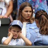 Bagi Roger, menjadi orangtua dari empat anak kembar memiliki tantangan sendiri. Dalam video Vogue 73 Questions, Roger mengaku sempat kewalahan mengenali wajah mereka sampai-sampai sering tertukar. Dulu kadang-kadang suka tertukar jika saya tidak melihat wajah mereka secara langsung. Tapi sekarang saya sudah pro dan bisa membedakan mereka, kata petenis 37 tahun itu. (Foto: REUTERS/Carl Recine)