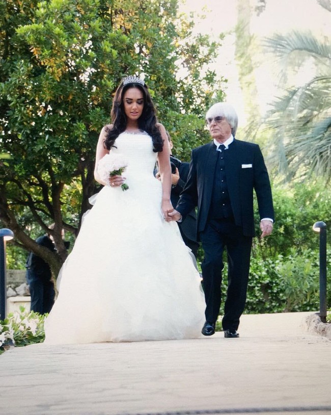 Keluarga Tamara Ecclestone bahkan memiliki gunung. Tamara mengaku bahwa sang ayah lah yang membeli salah satu gunung di Swiss. Foto: Instagram @tamaraecclestoneofficial