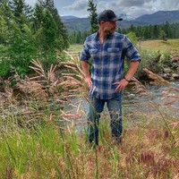 Saat baru mulai diet, ukuran jeans yang biasa dikenakannya 42. Kini ia memakai celana dengan ukuran 33. Foto: Instagram/@jeremiahpetersonmontana