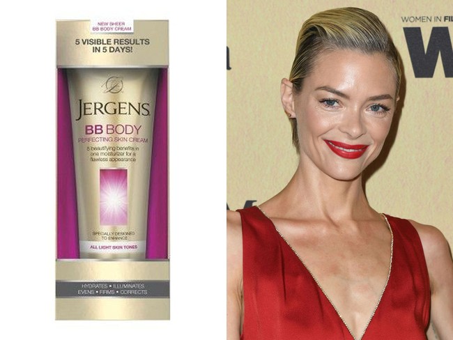 Aktris Jaime King mengandalkan makeup badan dari Jergens BB Body Cream. BB cream untuk badan tersebut memiliki hasil yang lebih ringan dibanding foundation dan memberikan kulit tubuh yang lebih berkilau. BB Body Cream seharga Rp 150 ribuan.  Foto: ist, Getty Images