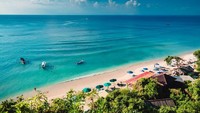 Fiji berjuang melawan perubahan iklim dengan apa yang alam beri. Ada banyak resor yang kini telah menggunakan tenaga surya hingga proyek restorasi terumbu karang untuk menarik minat wisatawan dengan proyek ekowisatanya (iStock)