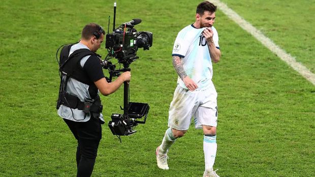 Kecewa dengan Copa America 2019, Lionel Messi absen dalam pengalungan medali.