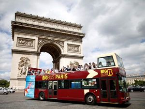 Paris Larang Bus Wisata di Pusat Kota