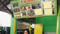 Wanita berusia 16 tahun ini ternyata penggemar es cendol warung pinggir jalan. Dessert, tulisnya pada akhir Agustus 2018. Foto: Instagram shafaharris