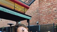 Bertandang ke Melbourne, Australia, Shafa mampir ke Siglo Bar. Ia menghabiskan Hari Valentine di sana. Foto: Instagram shafaharris