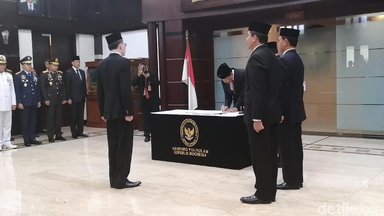 Lantik Djamaludin Jadi Sesjen Wantannas, Wiranto Bicara Fokus Bela Negara Lantik Djamaludin Jadi Sesjen Wantannas, Wiranto Bicara Fokus Bela Negara
