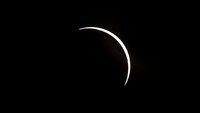 Bentangan jalur totalitas GMT tahun ini mencapai sekitar 6.800 mil atau setara 10.943 kilometer. Sebagian besar jalur totalitas itu diketahui ada di lautan lepas. Rodrigo Garrido/Reuters.