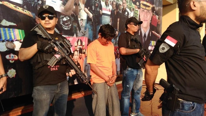 Bacok Ketua RT, Kisah Kumpul Kebo Otoy Berakhir di Balik Jeruji Bacok Ketua RT, Kisah Kumpul Kebo Otoy Berakhir di Balik Jeruji