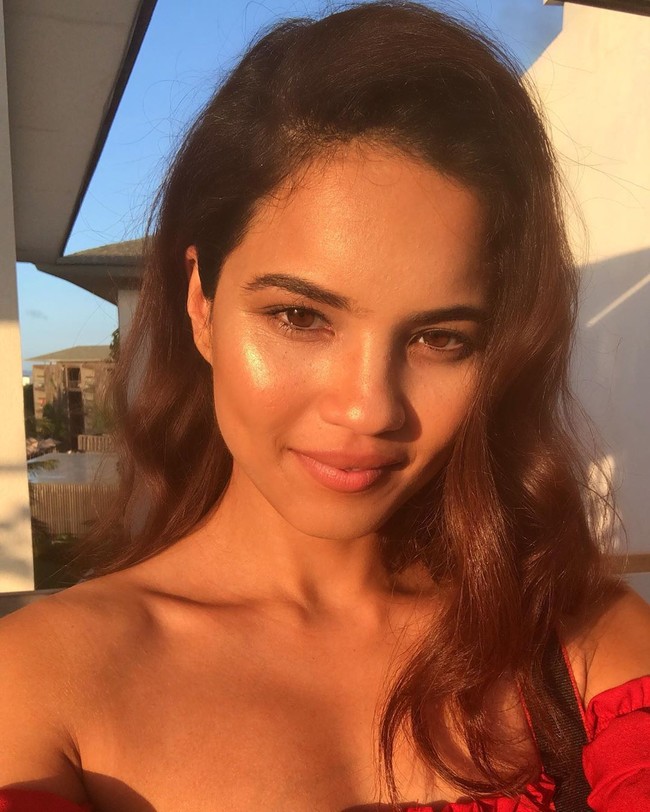 Ratu kecantikan ini pun beberapa kali terlibat kerja sosial, termasuk dengan PBB di Timor Timur. Sebelum Priya, wanita keturunan India lain yang pernah jadi pemenang kontes kecantikan di luar India adalah Nina Davuluri dari Amerika dan Priyanka Yosjikawa dari Jepang. Foto: Instagram @priyaserrao