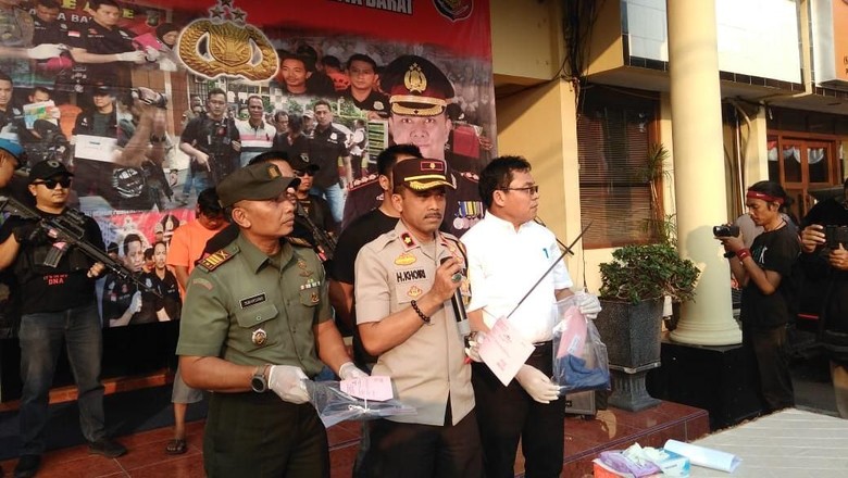 Bacok Ketua RT yang Tegur Selingkuh, Otoy: Saya Telanjur Punya Anak dengan M Bacok Ketua RT yang Tegur Selingkuh, Otoy: Saya Telanjur Punya Anak dengan M