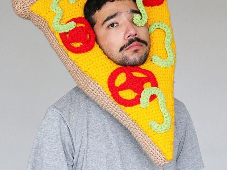 Unik! Seniman Ini Buat Kostum Raksasa Bertema Makanan