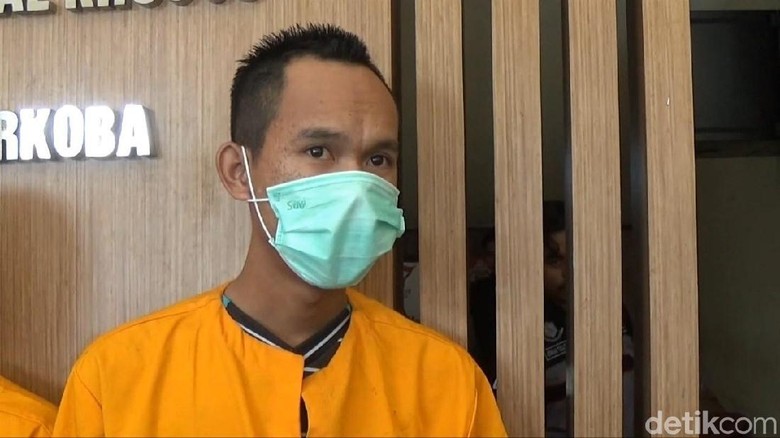 Pegawai Hotel di Babel Ditangkap Polisi Gegara Hina Jokowi di Facebook Pegawai Hotel di Babel Ditangkap Polisi Gegara Hina Jokowi di Facebook