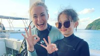 Ella juga tak melewatkan kesempatan untuk diving. (ellagross/Instagram)