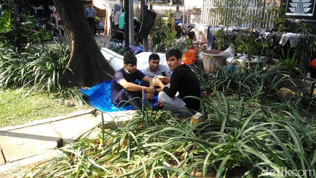 Pencari Suaka di Kalideres Pindah ke Trotoar Kebon Sirih Jakpus