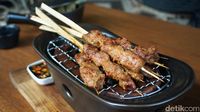 Kajoemanis Nusantara: Sedap Mantap! Mie Gentong Cirebonan dan Sate Plecing Lombok