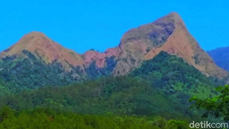 Cerita Evakuasi Hingga Pemakaman Toriq Pelajar yang Hilang di Bukit Piramid Cerita Evakuasi Hingga Pemakaman Toriq Pelajar yang Hilang di Bukit Piramid