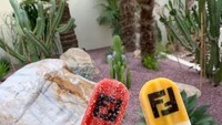 Salah satu sajian yang mencuri perhatian di kafe Fendi Seoul adalah es krim ini. Warnanya terang dengan logo Fendi yang juga jelas terlihat. Foto: Instagram __yuu721__