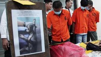 Polisi menangkap tiga tersangka yang hendak menjual dan menyimpan hewan-hewan tersebut.