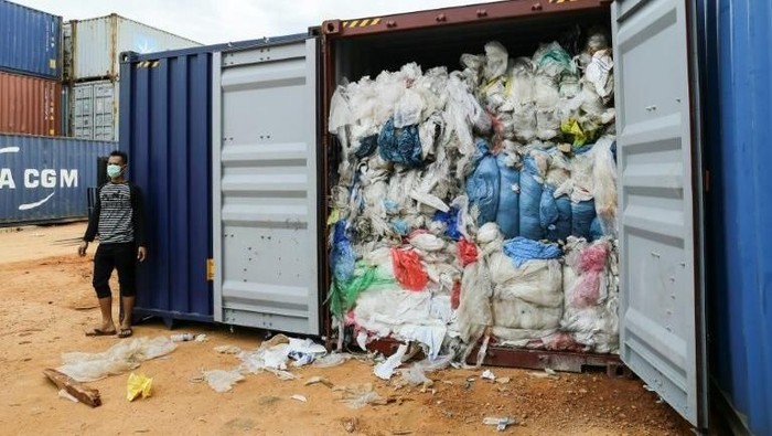 Ilustrasi kontainer berisi sampah (Andaru/AFP Photo)
