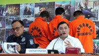 Kasubdit I Direktorat Tindak Pidana Tertentu Bareskrim Polri Kombes Adi Karya Tobing menjelaskan penyelidikan kasus bermula dari adanya informasi terjadinya transaksi penjualan seekor beruang madu pada 14 Juni 2019 di terminal bus Rembang. Di TKP, terduga pelaku yang diketahui berinisial S melarikan diri saat melihat petugas.