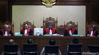 Dua anggota DPRD itu adalah Borak Milton dan Punding Ladewiq divonis 5 tahun penjara dan denda Rp 200 juta subsider 2 bulan kurungan. 