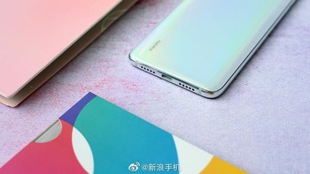 Bagian bawahnya terdapat port USB Type C. Foto: Weibo